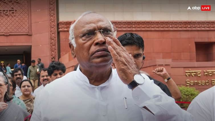 Union Budget 2024-25 India mallikarjun Kharge first reaction says copied budget Budget 2024: मोदी सरकार के Budget पर खरगे का वार, बोले- ठीक तरह से कॉपी भी नहीं, 'नकलची बजट'