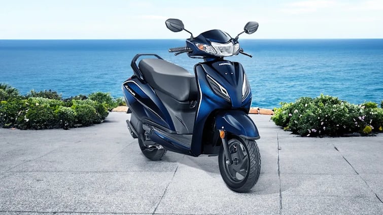 Honda Activa Becomes Best Selling Scooter in India Check Details Best Selling Scooter: జూపిటర్‌ను దాటిన ఆ స్కూటీ - సేల్స్‌లో టాప్‌లోకి!