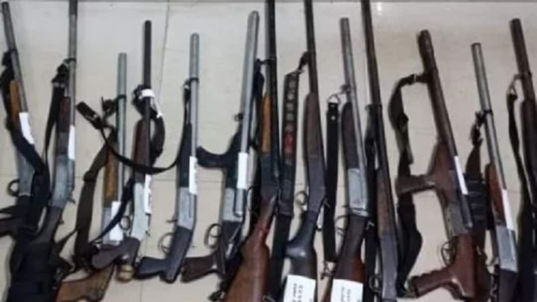 Aligarh: तालों से लेकर हथियारों तक अलीगढ़ का दबदबा, सेना के जवान के हाथों में होगें अलीगढ़ के हथियार Aligarh arms factory will protect country will be supply in foreign countries also ann Aligarh: तालों से लेकर हथियारों तक अलीगढ़ का दबदबा, सेना के जवान के हाथों में होगें अलीगढ़ के हथियार