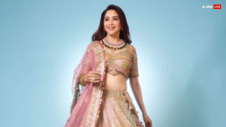 wedding lehenga collection want to look like Madhuri Dixit then try this special outfit shadi ke liye dresses dulhan clothes Madhuri Dixit Lehenga: अपनी शादी में माधुरी दीक्षित की तरह दिखेंगीं आप, ट्राई करें उनका ये खास वेडिंग आउटफिट