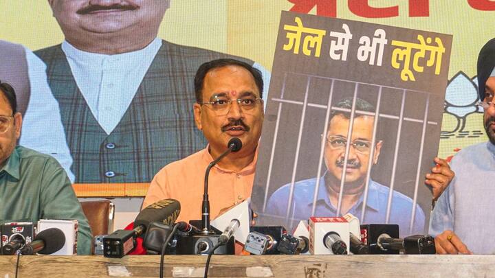 दलित मोर्चा अध्यक्ष मनोज गिरहा का कहना है कि घर-घर जाकर संपर्क बनाने के लिए जो नेता नियुक्त किए गए हैं, वे लोग 13 हजार से ज्यादा मतदान केंद्रों में से लगभग 4000 मतदान केंद्रों पर फोकस करेंगे.