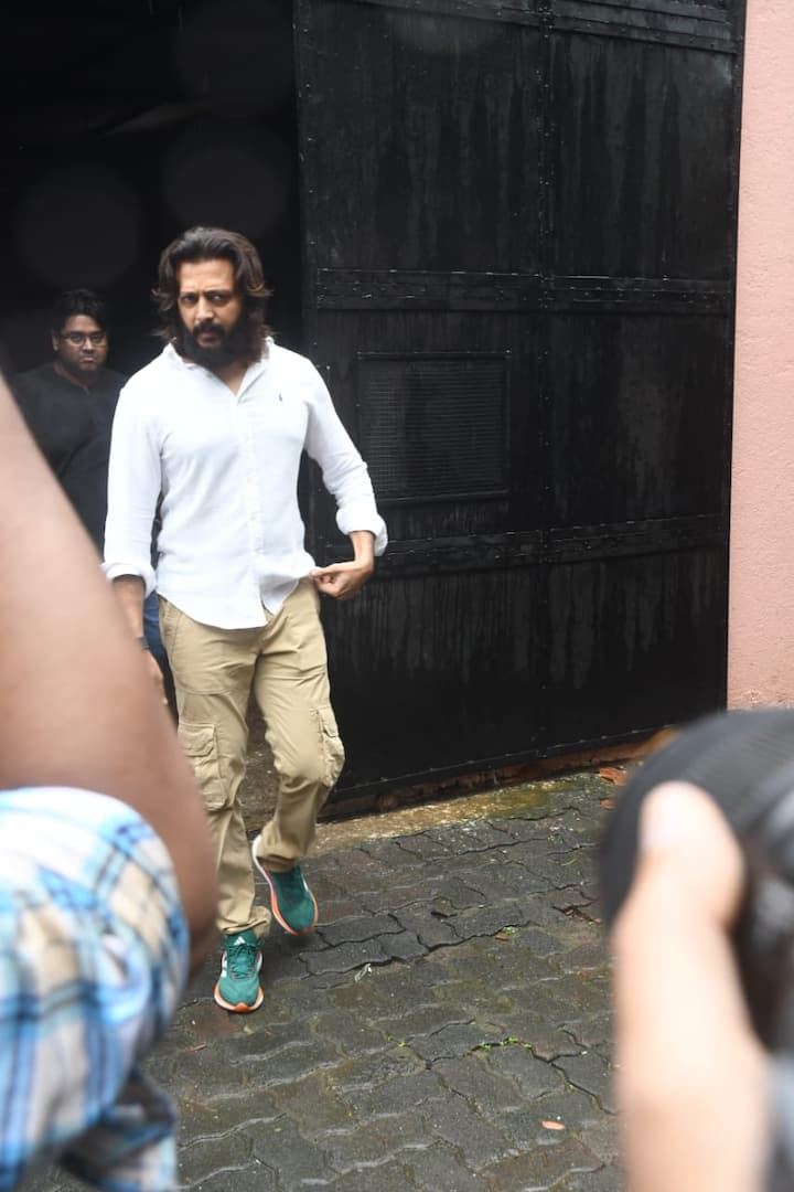 Bollywood celebrities arrived in Mumbai for her funeral, offering their final condolences.