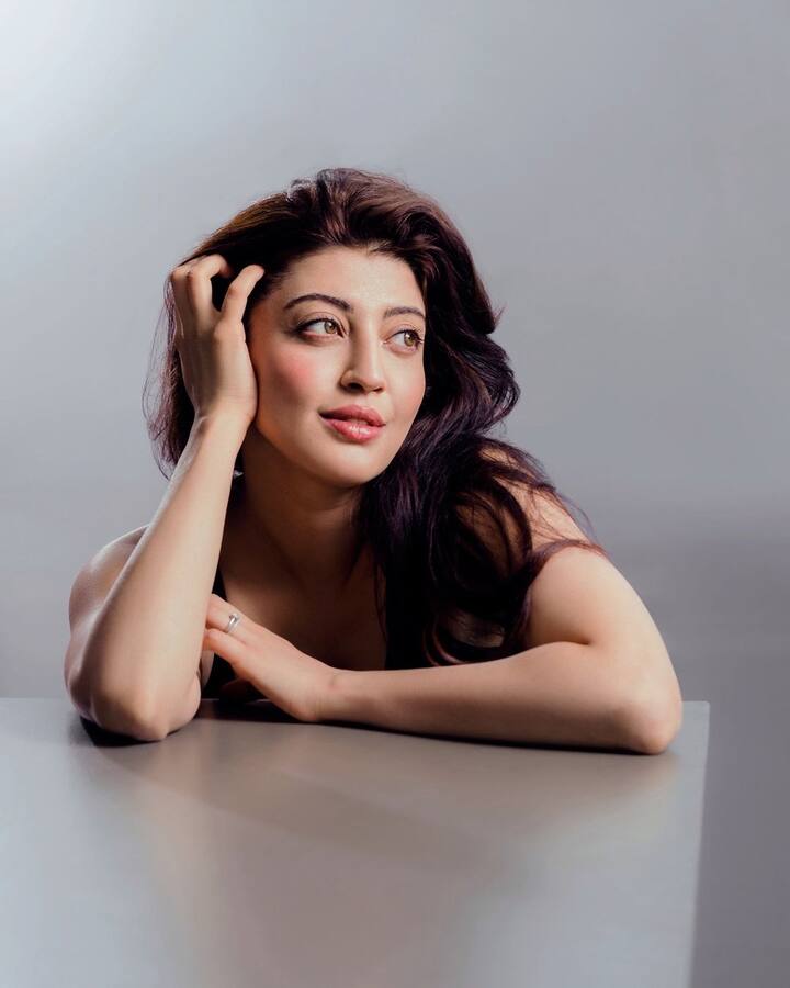 Pranitha Subhash husband name: ప్రణీతా సుభాష్ భర్త పేరు నితిన్ రాజు. ఆయన బెంగళూరు బేస్డ్ బిజినెస్ మ్యాన్. ఈ దంపతులు ఇద్దరికీ ఓ పాప ఉంది. వీళ్లది హ్యాపీ ఫ్యామిలీ. (Image Courtesy: pranitha.insta / Instagram)