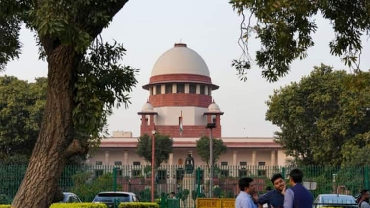 Supreme Court hearing on petitions against UP CM yogi Kanwar Yatra route order abhishek manu singhvi news and update ann Kanwar Yatra Row In Supreme Court: 'दुकानदार का नाम लिखना जरूरी नहीं...', कांवड़ नेम प्लेट विवाद पर सुप्रीम कोर्ट ने क्या क्या कहा?