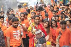 Kanwar Yatra: सावन में बाबा महाकाल का जलाभिषेक, इंदौर से बम भोले के जयकारों के साथ निकली कांवड़ यात्रा