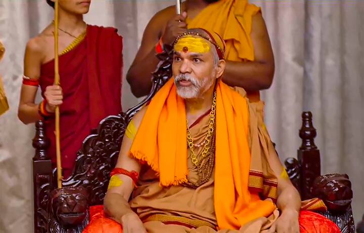 स्वामी गोविंदानंद सरस्वती के अनुसार, स्वामी अविमुक्तेश्वरानंद ने भी सुप्रीम कोर्ट में झूठ बोला कि हर कोई उन्हें शंकराचार्य के रूप में मान्यता देता है. वह 'अपराधी' और 'धोखेबाज' हैं.