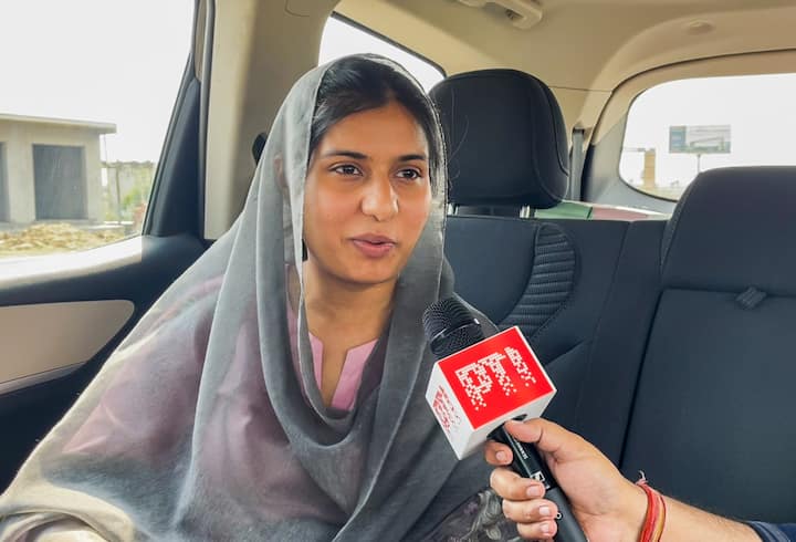 यूपी के कैराना संसदीय क्षेत्र से समाजवादी पार्टी की लोकसभा एमपी इकरा हसन चौधरी ने साफ संकेत दिए हैं कि वह कब और किस तरह से शादी रचाएंगी.