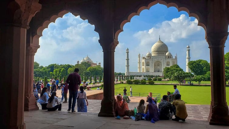 India Received 1.92 Crore International Tourists In 2023, These States Saw Highest Footfalls India Received 1.92 Crore International Tourists In 2023 Maharashtra Gujarat Bengal Delhi India Received 1.92 Crore International Tourists In 2023, These States Saw Highest Footfalls