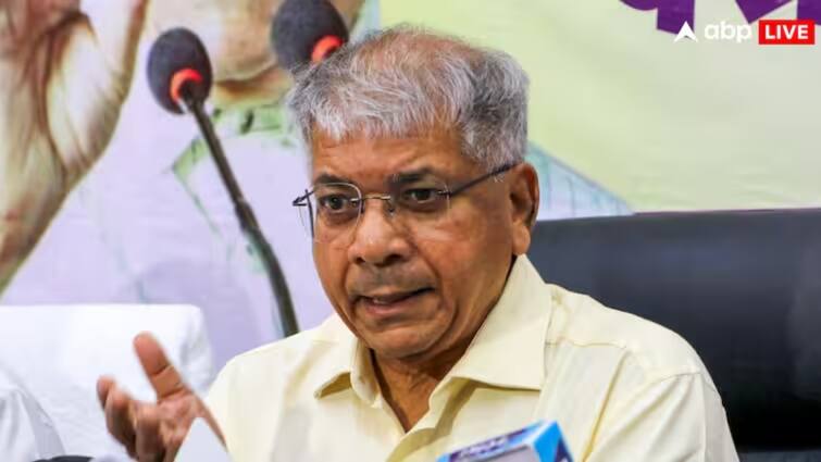 Prakash Ambedkar attacks BJP over Government employees to attend RSS programs order अब सरकारी कर्मचारी RSS के कार्यक्रमों में होंगे शामिल! प्रकाश आंबेडकर बोले- 'अगर कोई उनकी...'