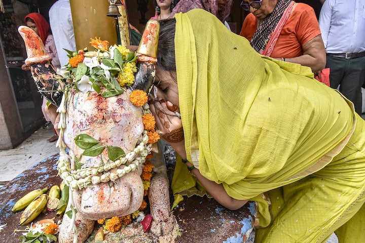 The month of Sawan, also known as Shravan, courts immense spiritual significance among Hindus, especially for the devotees of Lord Shiva.