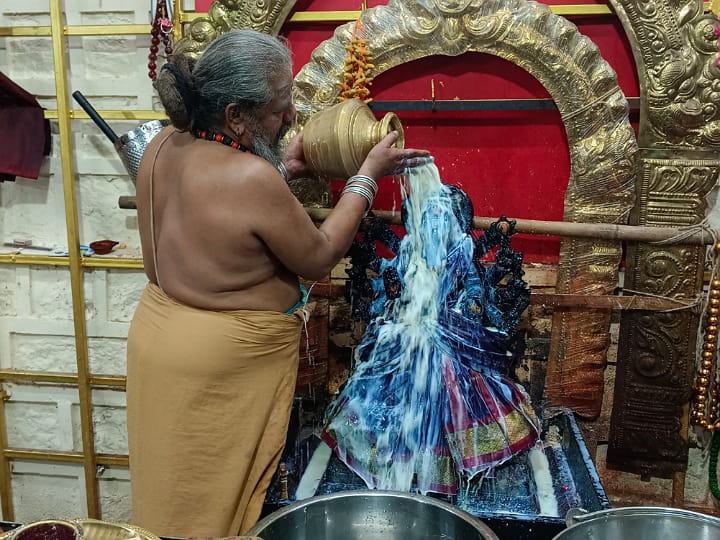 ஆடி பௌர்ணமி; கரூரில் பல்வேறு அம்மன் ஆலயங்களில் சிறப்பு வழிபாடு