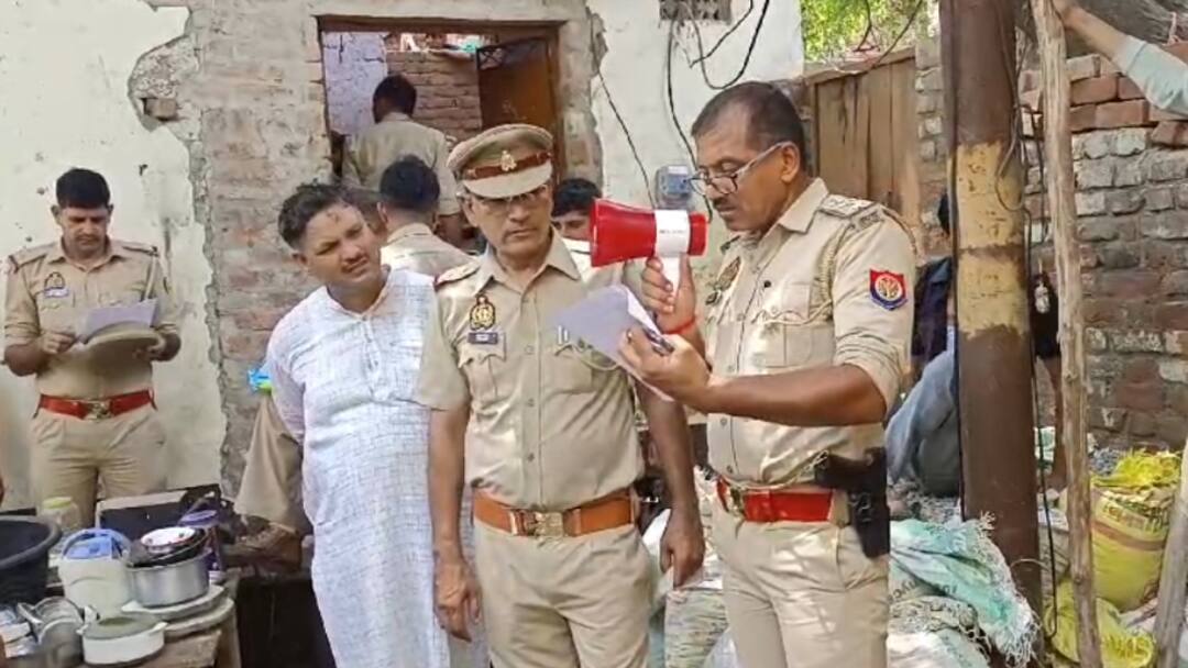 Firozabad man property confiscated for creating ruckus regarding NRC in 2019 ann CAA-NRC प्रदर्शन: फरार आरोपी के खिलाफ बड़ी कार्रवाई, फिरोजाबाद पुलिस ने की संपत्ति कुर्क