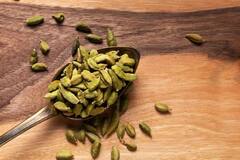 Health Tips: इलायची के दाने में होती है गजब की  ताकत, इन बीमारियों का बनता है काल