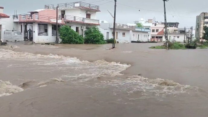 Junagadh Rain: જૂનાગઢ જિલ્લામાં વહેલી સવારથી જ પવન સાથે ધોધમાર વરસાદ 