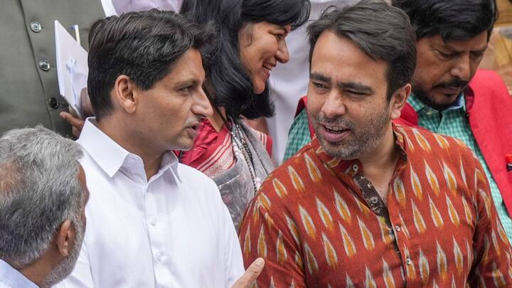 उन्होंने कहा कि जहां तक शाकाहारी और मांसाहारी की बात है तो उस बात में सेंस है. जयंत चौधरी ने कहा कि यदि कोई शाकाहारी है तो उसे यह पता होना चाहिए कि जो वह जो खा रहा है उसमें सारे पदार्थ शाकाहारी हैं. जो प्रक्रिया है उसे बनाने की वह वेजिटेरियन हो इससे कोई फर्क नहीं पड़ता कि किस हाथ से बन रही हो.