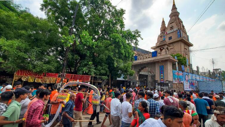 Sawan Somwar 2024 Crowds devotees seen Shiva temples during Kanwar Yatra chants Bam Bam Bole resonated ann Sawan 2024: सुबह से शिवालयों में दिखी भक्तों की भीड़, कांवड़ यात्रा में गूंजे बम-बम बोले के जयकारे