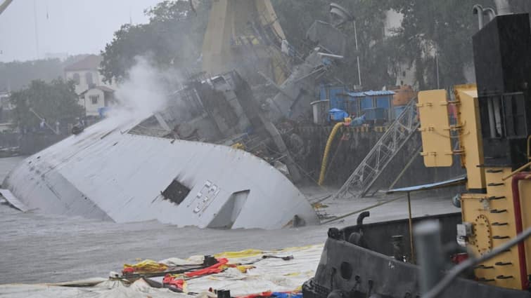 Frigate INS Brahmaputra resting on its side after major fire sailor missing says Indian Navy INS ब्रह्मपुत्र में लगी भीषण आग, बुरी तरह क्षतिग्रस्त हुआ वॉरशिप, एक नाविक लापता