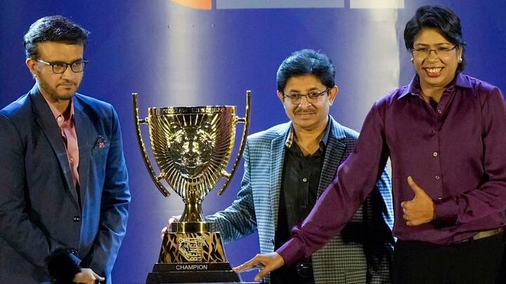 মঙ্গলবার শহরে ফেরার কথা সৌরভের। যে কারণে বিয়ের অনুষ্ঠানে দেখা যায়নি মহারাজকে।
