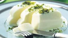 আইসক্রিম খেতে লাগে ছুরি-কাঁটা, গরমে নয় গলে হাওয়ার দাপটে