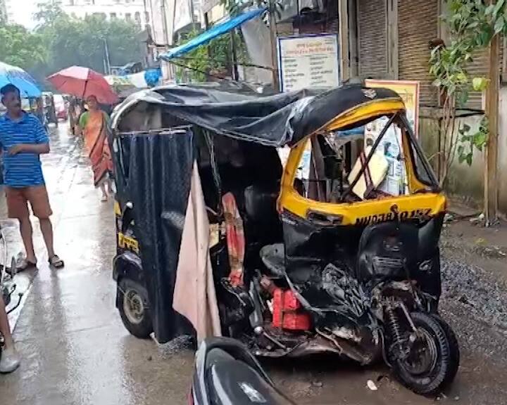 दरम्यान, काही दिवसांपूर्वी शिवसेना शिंदे गटाच्या उपनेत्याच्या मुलानं मद्यधुंद अवस्थेत आपल्या भरधाव बीएमडब्ल्यू कारनं दुचाकीवरुन जाणाऱ्या दाम्पत्याला उडवलं होतं. या अपघातात महिलेचा गाडीखाली चिरडून मृत्यू झाला होता. त्यानंतर आरोपी फरार झाला होता. तीन दिवसांनी पोलिसांनी आरोपीच्या मुसक्या आवळल्या. सध्या आरोपीला पोलिसांनी अटक केली असून त्याच्यावर खटला सुरू आहे.