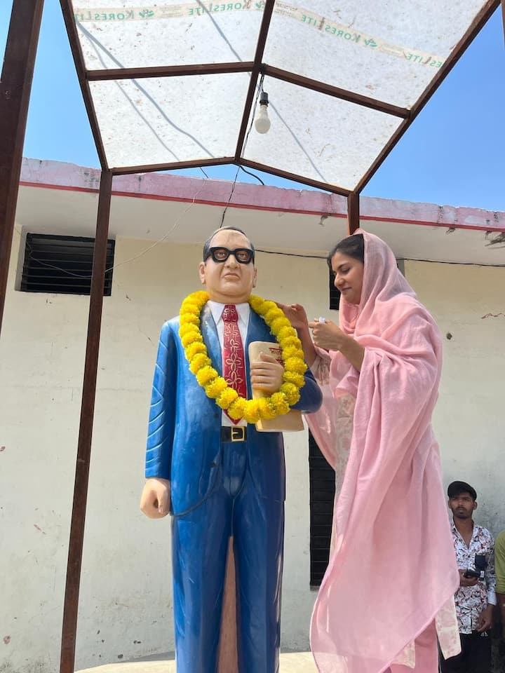 राजनीतिक जिम्मेदारी की ओर इशारा करते हुए सपा सांसद बोलीं कि अभी उनके सामने जो नया रास्ता और ओहदा है वह उसकी बारीकियां सीखना चाहती हैं.