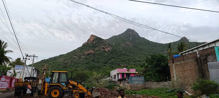 நினைத்தாலே முக்தி தரும் இடமாக விளங்கும் அண்ணாமலையார் கோயிலில், கார்த்திகை மாதத்தின் போது தீபத்திருவிழா கோலாகலமாக நடைபெறும்