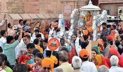 'झूठा, धोखेबाज और अपराधी', अविमुक्तेश्वरानंद सरस्वती पर भड़के गोविंदानंद सरस्वती! प्रियंका गांधी को भी लपेटा