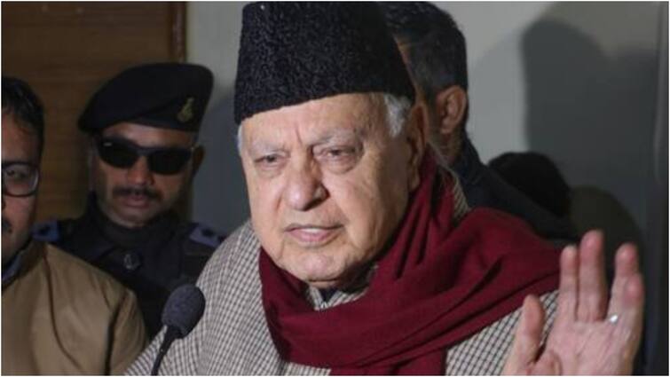 Kanwar Yatra 2024 farooq abdullah opposes UP and uttrakhand government orders to put name plate on shops Name Plate Controversy: नेम प्लेट विवाद पर फारूक अब्दुल्ला का BJP पर हमला, 'ये कोशिश कर रहे हैं कि हिंदू....'