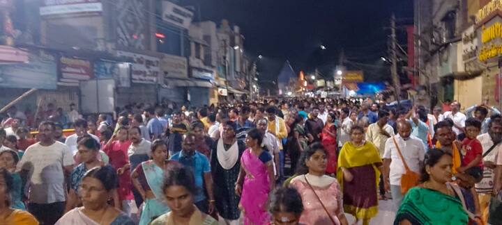 திருவண்ணாமலையில் மலையே சிவபெருமானாக கருதப்படும் நிலையில், மலையை சுற்றிய பாதையில் பக்தர்கள் கிரிவலம் மேற்கொள்வார்கள்.