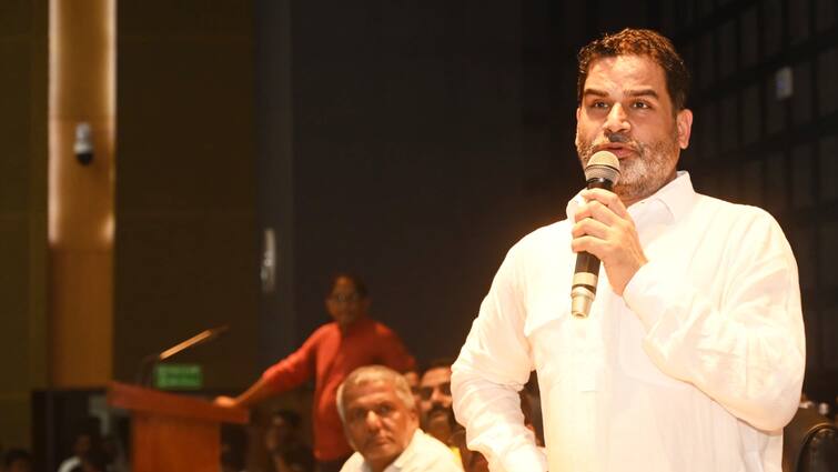 Bihar Former MP Monajir Hasan and Many Muslim Leaders Joins Prashant Kishor Jan Suraaj Team JDU RJD Shocked पूर्व सांसद मोनाजिर हसन समेत कई मुस्लिम नेता प्रशांत किशोर से जुड़े, JDU-RJD दोनों को झटका