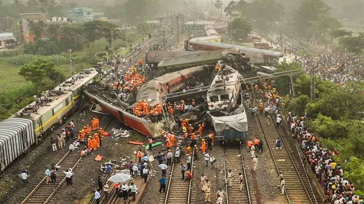 Railway Budget 2024 Investment in rail safety upgrades remains a top priority Railway Budget 2024: தொடரும் விபத்துகளுக்கு முற்றுப்புள்ளி.. ரயில் பாதுகாப்புக்கு என தனி பட்ஜெட் ஒதுக்கப்படுமா?
