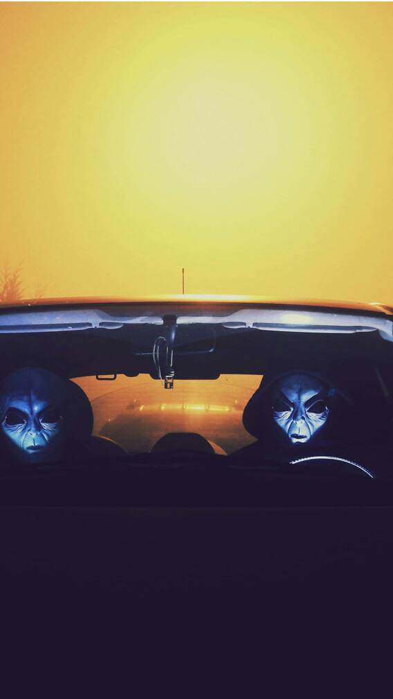 एलियंस ने किया व्यक्ति का पीछा, घर पहुंचा देखकर उड़ गए होश