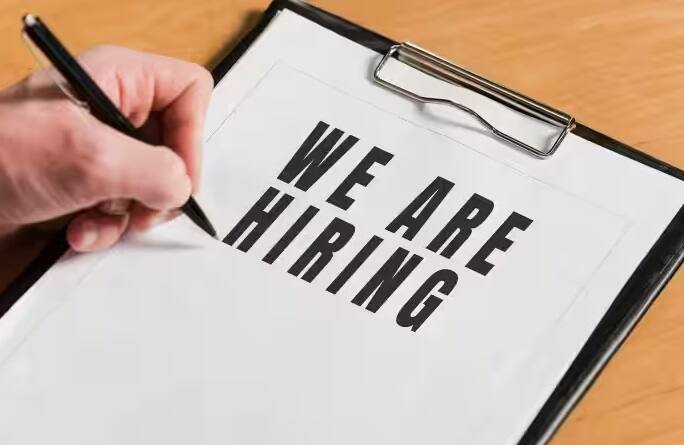 ભારતીય નૌકાદળની આ ભરતી દ્વારા કુલ 741 જગ્યાઓ ભરવામાં આવશે. જે ઉમેદવારો આ જગ્યાઓ માટે અરજી કરવાનું વિચારી રહ્યા છે તેઓ 2 ઓગસ્ટના રોજ અથવા તે પહેલા અરજી કરી શકે છે.