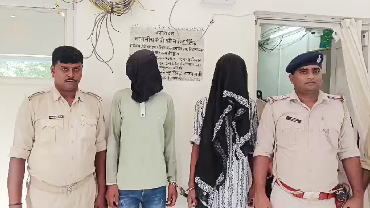 Bihar Crime News: गोपालगंज से लॉरेंस बिश्नोई गैंग के दो गुर्गे गिरफ्तार, विदेशी पिस्टल देख पुलिस भी हैरान