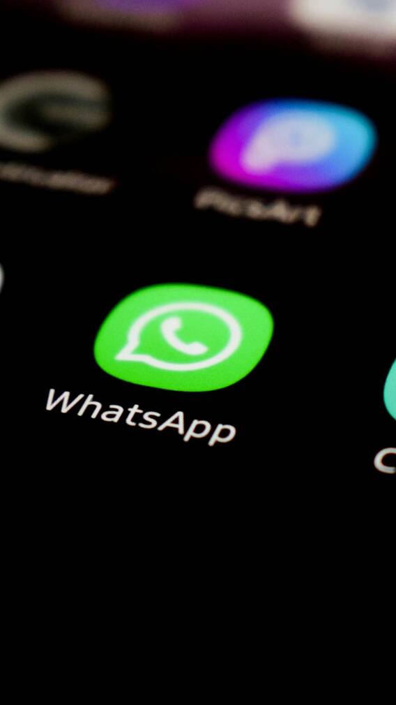 વોટ્સએપમાં ઓનલાઇન સ્ટેટ્સ છૂપાવવાની આ છે સરળ રીત
