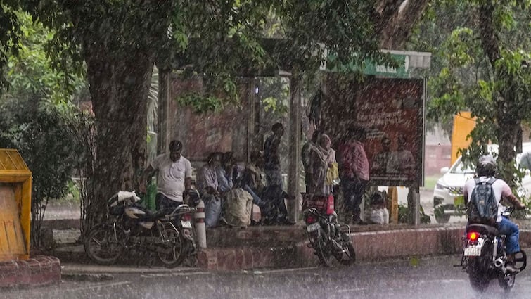 Weather Update IMD issued rain alert in Maharashtra Goa Gujarat delhi Uttar Pradesh rain Wednesday Weather Alert: दिल्ली, मुंबई, यूपी में बारिश का अलर्ट, कहीं राहत तो कहीं बनेगी आसमानी आफत, जानें अपने शहर का मौसम