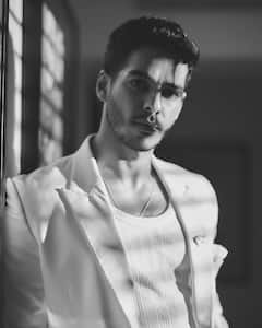 Ishaan Khatter Celebrates Guru Purnima With Quadruple Win For 'Pippa'