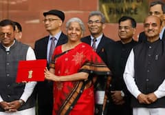 Nirmala Sitharaman Saree: ਬਜਟ ਦੇ ਲਈ ਮੰਤਰੀ ਨੇ ਚੁਣਿਆ ਖਾਸ ਲੁੱਕ, ਵ੍ਹਾਈਟ-ਪਿੰਕ ਸਾੜੀ 'ਚ ਇਦਾਂ ਦਿਖਾਇਆ ਬਜਟ ਦਸਤਾਵੇਜ