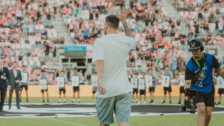 মেসির গোড়ালিতে লাগা সেই চোট কিন্তু এখনও কমেনি। অনন্ত ছবি দেখে এমনটাই মনে হচ্ছে।