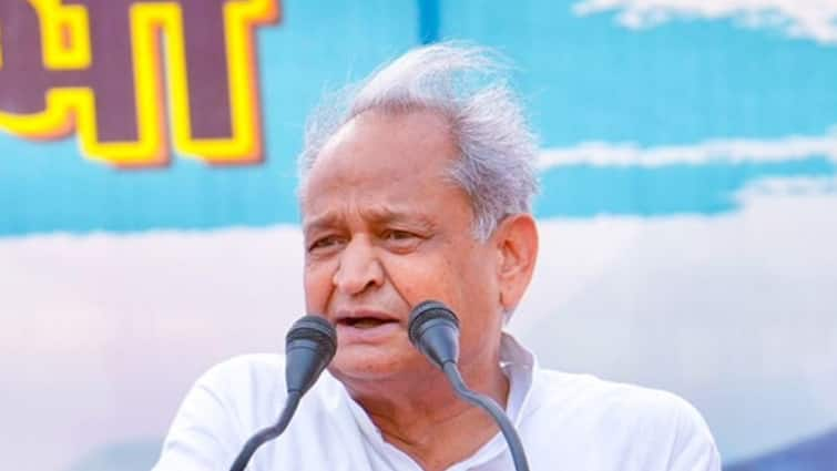 Ashok Gehlot targets Central BJP Government on Union budget 2024 said Rajasthan gets nothing 'राजस्थान के हितों से खिलवाड़, प्रदेश का जिक्र तक नहीं...', जानें बजट पर क्या बोले अशोक गहलोत?