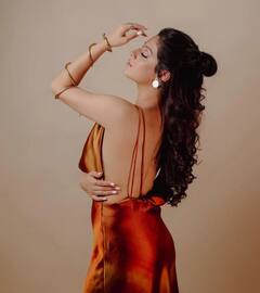 Pics: ‘હું કમ્ફર્ટેબલ નથી’ …ઇન્ટીમેટ સીનને લઇને 20 વર્ષની ટીવી એક્ટ્રેસો તોડ્યુ મૌન