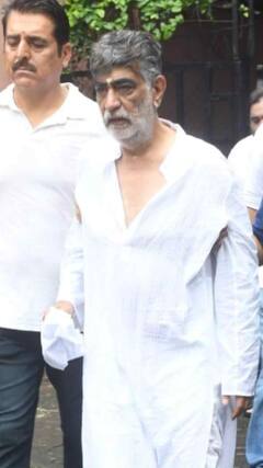 इकलौती बेटी Tishaa Kumar की मौत से सदमे में कृष्ण कुमार, मां का भी बुरा हाल, ढांढस देने पहुंचे सेलेब्स