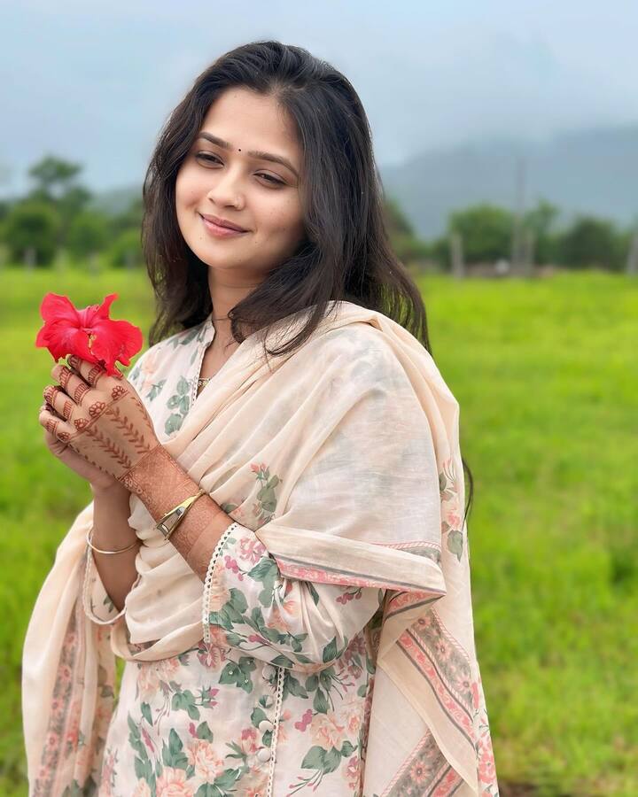 तिच्या सोज्वळ अदांवर सारेच फिदा झालेत.