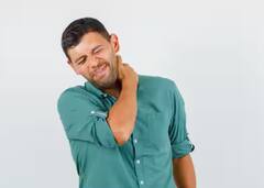 ਸਿਰਫ ਸਰਵਾਈਕਲ ਨਾਲ ਨਹੀਂ, ਤਣਾਅ ਕਰਕੇ ਵੀ ਹੁੰਦਾ ਧੌਣ 'ਚ ਦਰਦ, ਇਸ ਤਰੀਕੇ ਨਾਲ ਕਰੋ ਠੀਕ