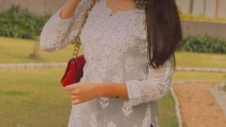 Embellishments: Pay close attention to any embellishments like beads, sequins, or embroidery on your Chikankari clothes. Moisture can loosen the threads or cause the beads to tarnish. Check them regularly and tighten any loose threads carefully. (Image source: Pinterest/ 💕✨️)