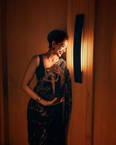 Sobhita dhulipala:  నల్లచీరలో  'మేడ్ ఇన్ హెవెన్ 2' బ్యూటీ శోభితా ధూళిపాళను చూస్తే రెప్పవేయడం మర్చిపోతారు!