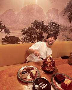 स्कूल में मिला पहला ब्रेक, आज हैं बॉलीवुड के पॉपुलर सिंगर, इन दिनों बिग बॉस कंटेस्टेंट की वजह से झेल रहे परेशानी, पहचाना ?