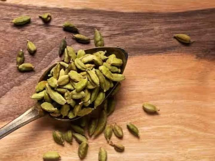 Consuming cardamom seeds provides relief from high blood pressure and diabetes. In many studies, cardamom has been found to be effective in controlling blood sugar and managing diabetes.