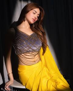 Mahira Sharma Photo: યલો સાડીમાં માહિરા શર્માએ કેમેરા સામે આપ્યા ગ્લેમરસ પોઝ