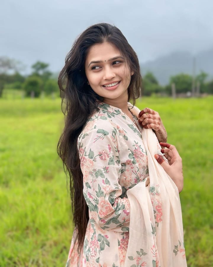 नुकतेच तिने तिच्या सोशल मीडियावर काही फोटो शेअर केले आहेत.